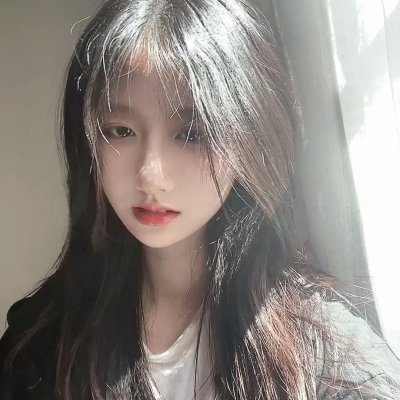 9顶假发的女孩